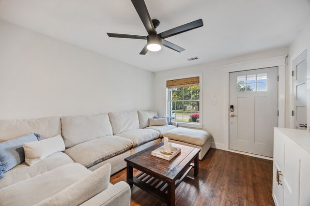 5029 Locke Avenue, Fort Worth, TX 76107