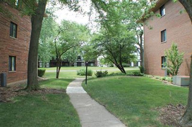 17 Parkside Court 3, Vernon Hills, IL 60061