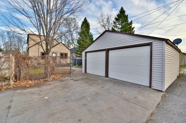 913 13th Avenue S, Saint Cloud, MN 56301