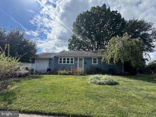 13 SAYEN DR, Hamilton, NJ 08690