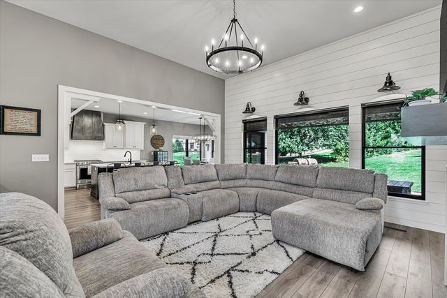 2908 Diamond Mil Circle, Coralville, IA 52241