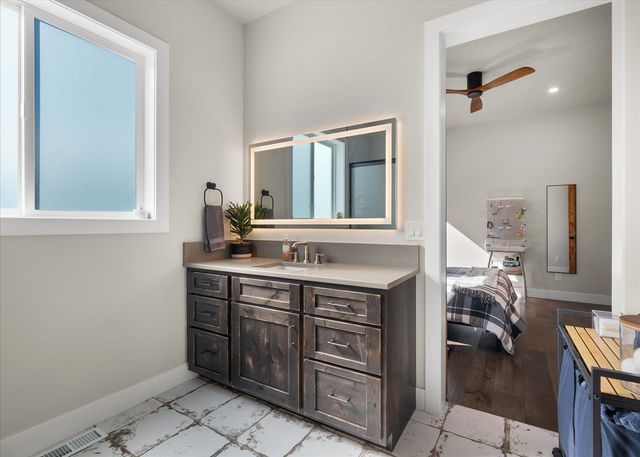 19020 E 8th Ave, Spokane Valley, WA 99016