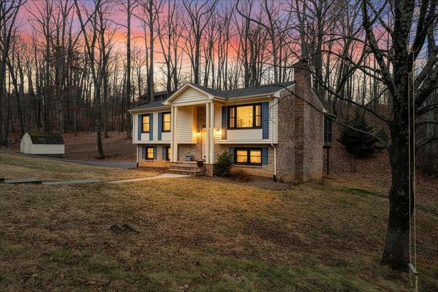 411 Pin Oak DR, Blue Ridge, VA 24064