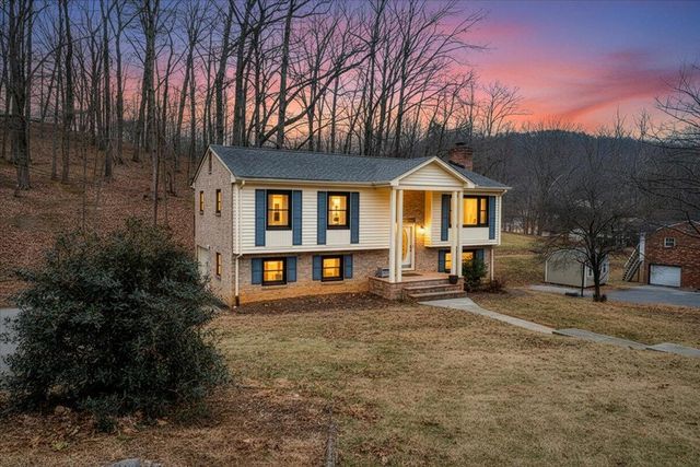 411 Pin Oak DR, Blue Ridge, VA 24064