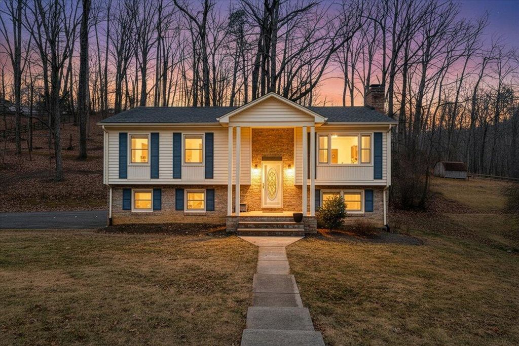 411 Pin Oak DR, Blue Ridge, VA 24064