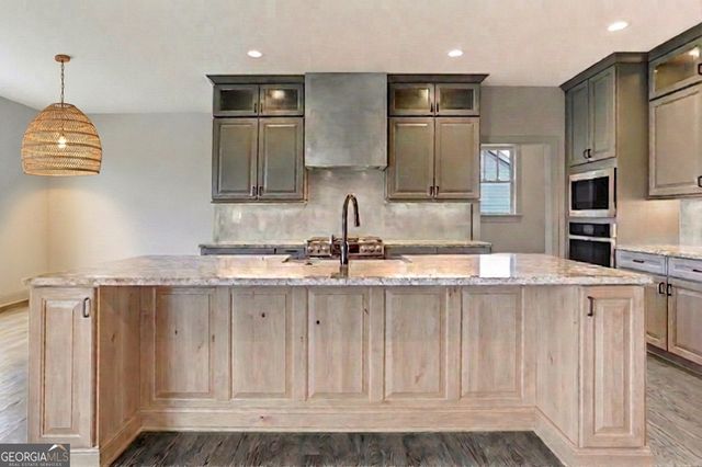 195 Farr Lake Drive, Tyrone, GA 30290