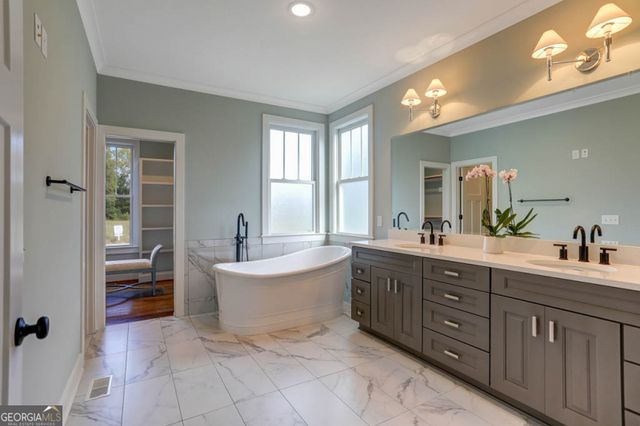 195 Farr Lake Drive, Tyrone, GA 30290