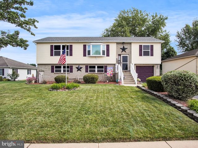 1940 WYATT CIR, Dover, PA 17315