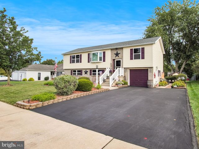 1940 WYATT CIR, Dover, PA 17315