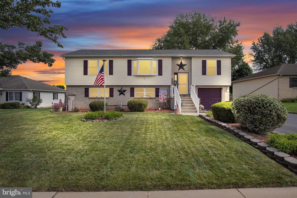 1940 WYATT CIR, Dover, PA 17315