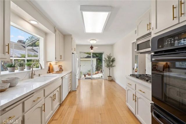 15136 Clark Street, Sherman Oaks, CA 91411