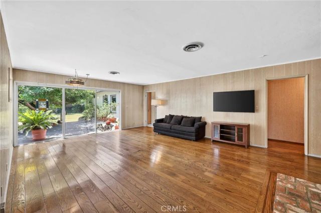 15136 Clark Street, Sherman Oaks, CA 91411