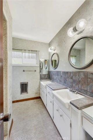 15136 Clark Street, Sherman Oaks, CA 91411