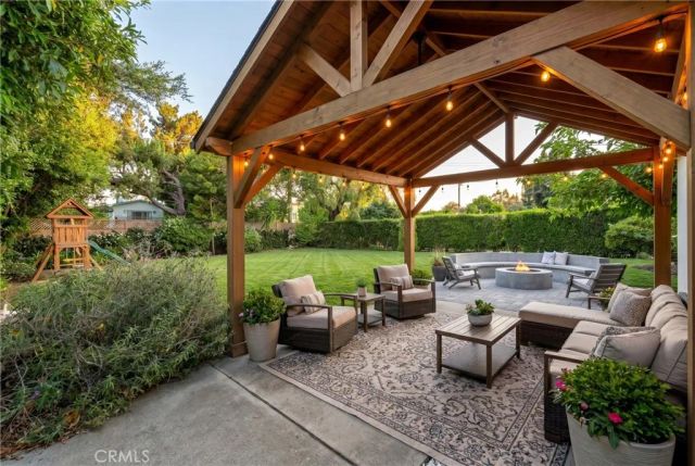 15136 Clark Street, Sherman Oaks, CA 91411