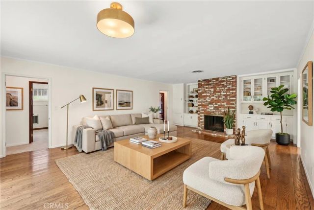 15136 Clark Street, Sherman Oaks, CA 91411
