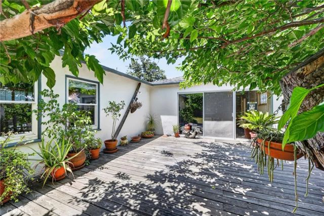 15136 Clark Street, Sherman Oaks, CA 91411