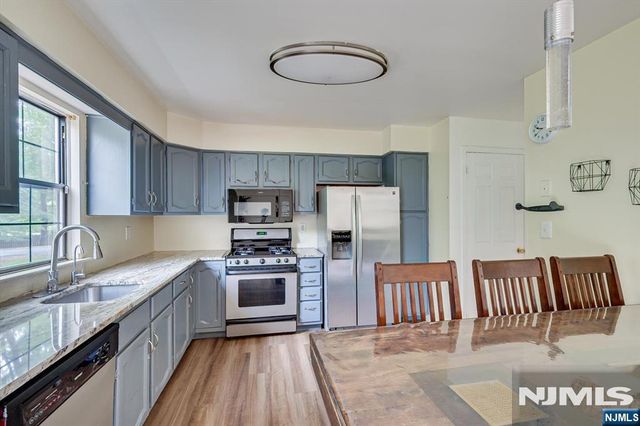 503 Timber Oaks Road, Edison, NJ 08820