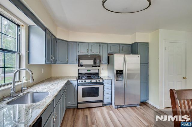 503 Timber Oaks Road, Edison, NJ 08820