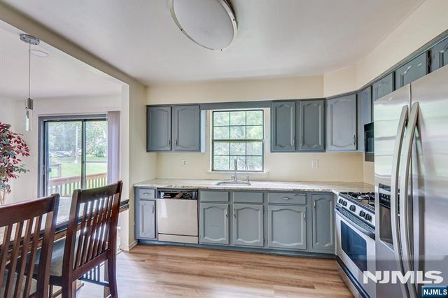 503 Timber Oaks Road, Edison, NJ 08820