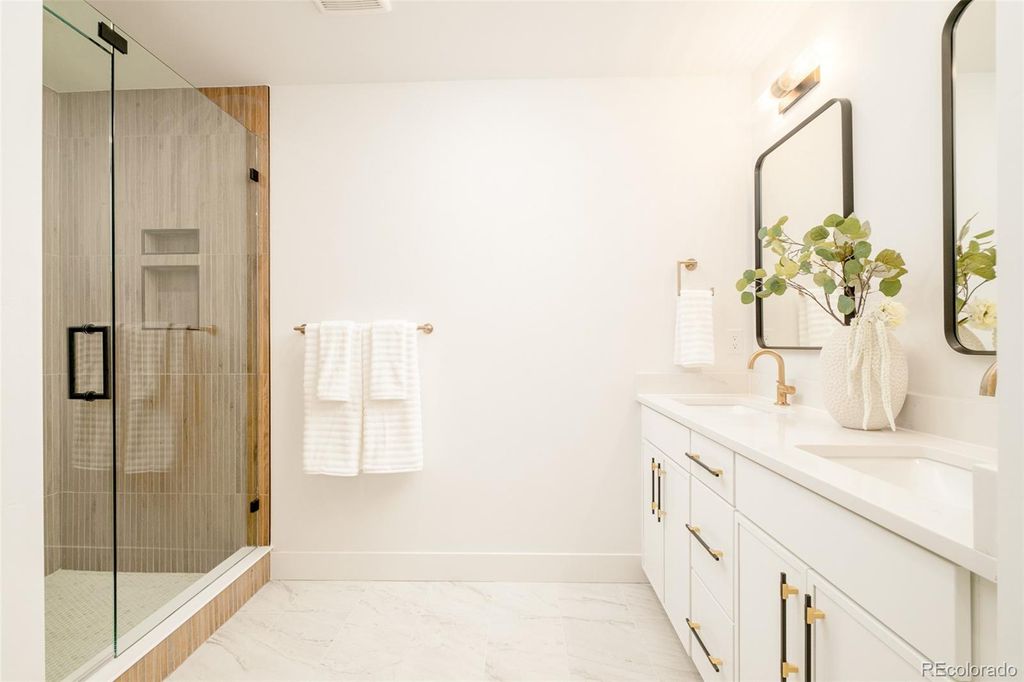 Image 19 of property listing at 2283 S Sherman Street, Denver, CO 80210