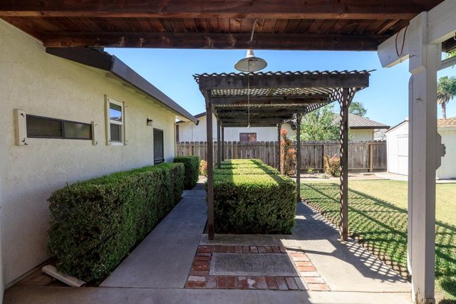 1009 Riesling Dr, Modesto, CA 95351