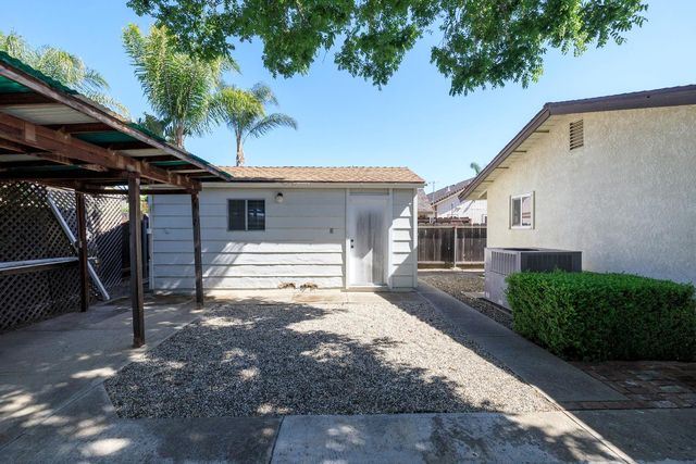 1009 Riesling Dr, Modesto, CA 95351