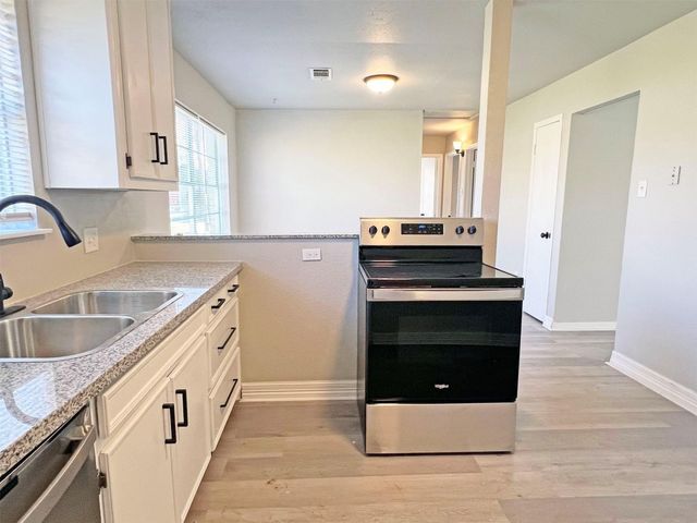 224 Stuart Street, Clute, TX 77531