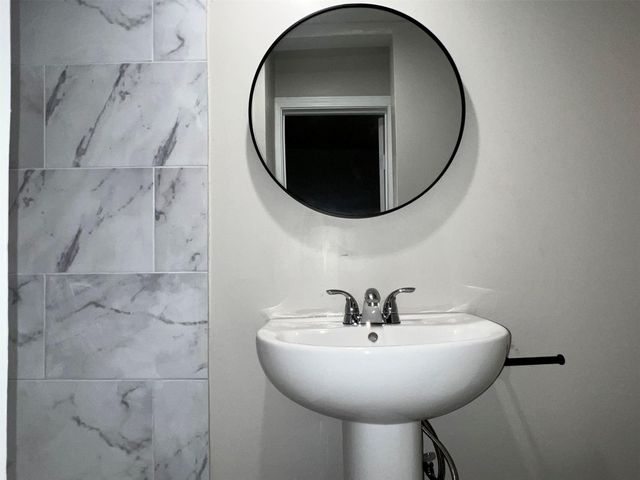 224 Stuart Street, Clute, TX 77531