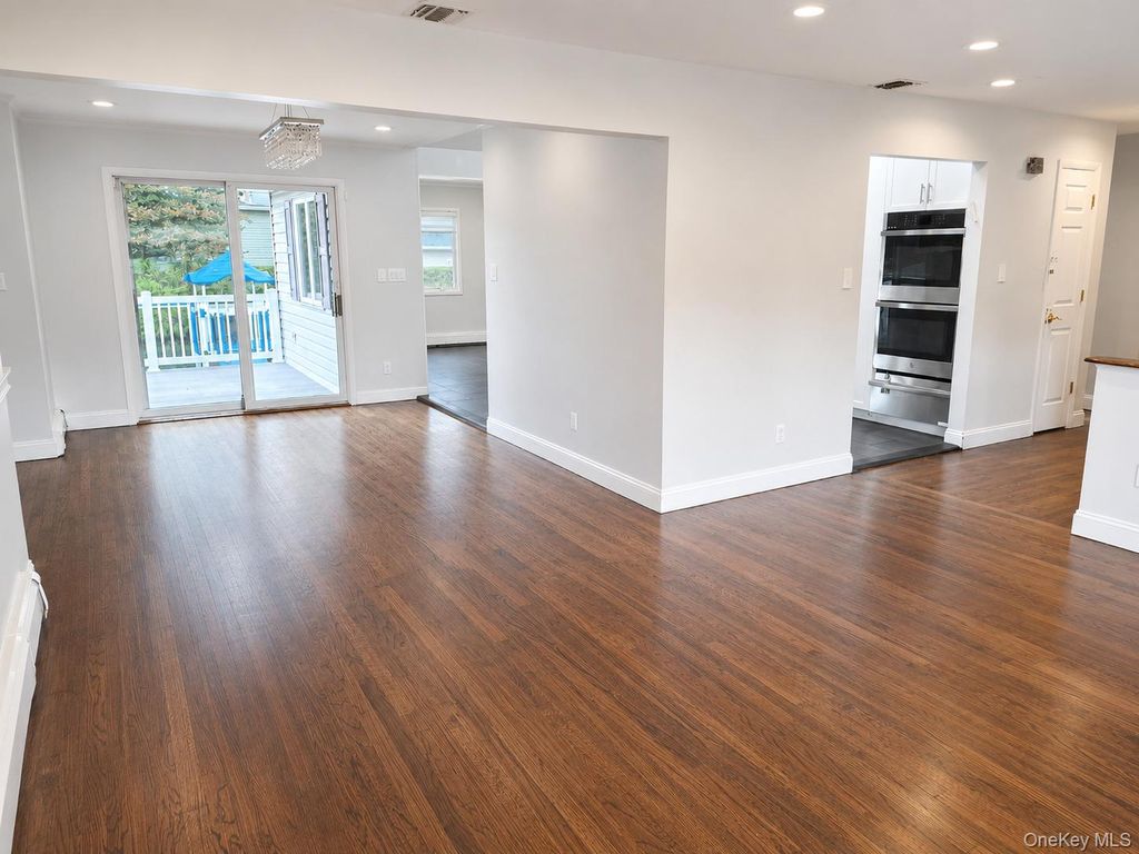 586 Harless Place, West Hempstead, NY 11552 — photo 3