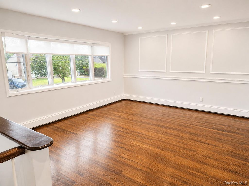 586 Harless Place, West Hempstead, NY 11552 — photo 5