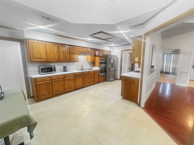 1320 Thistlewood Drive, Desoto, TX 75115