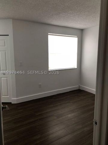 8670 NW 6th Ln 4-208, Miami, FL 33126