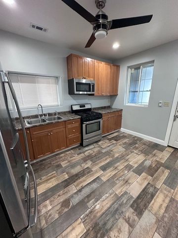 1028 N Central Park Avenue 1, Chicago, IL 60651