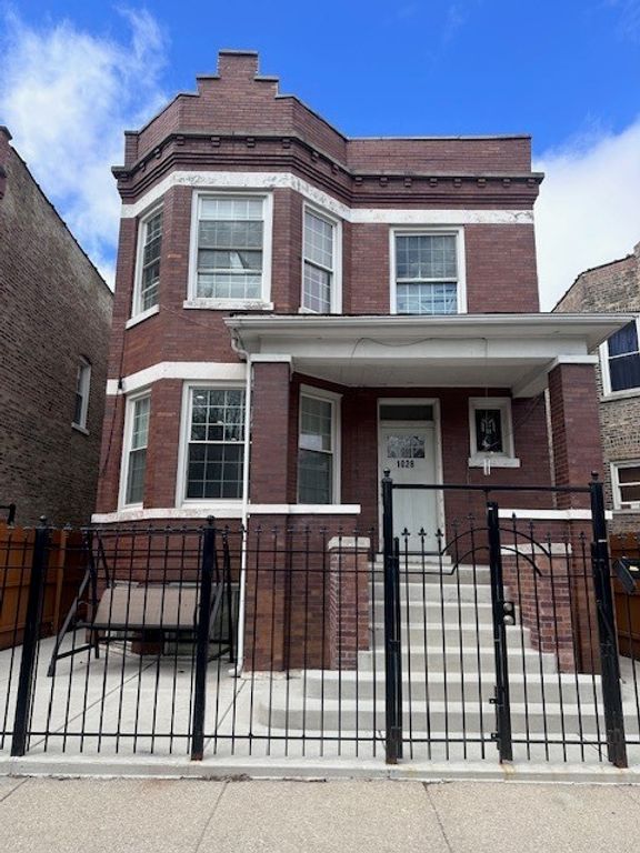 1028 N Central Park Avenue 1, Chicago, IL 60651