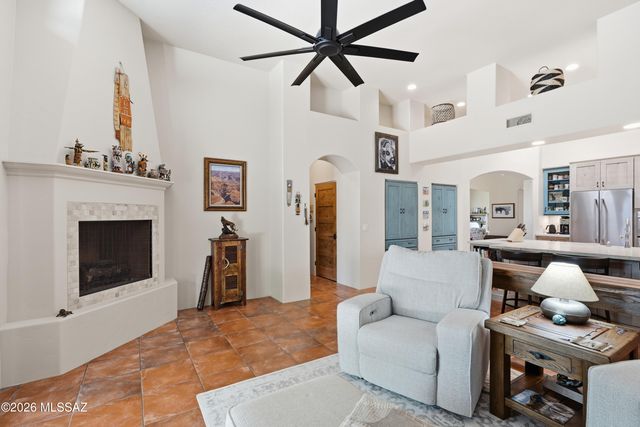 929 N Leutea Drive, Tucson, AZ 85745