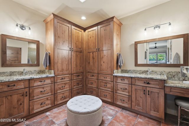 929 N Leutea Drive, Tucson, AZ 85745