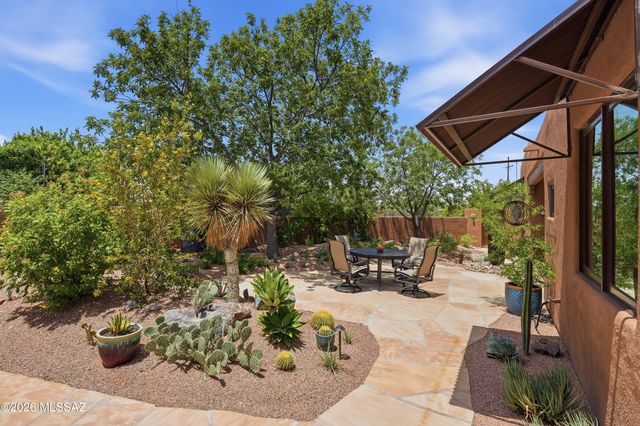 929 N Leutea Drive, Tucson, AZ 85745