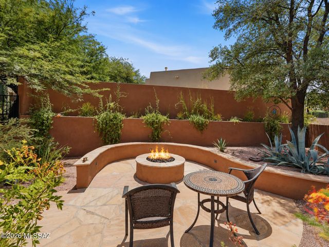 929 N Leutea Drive, Tucson, AZ 85745