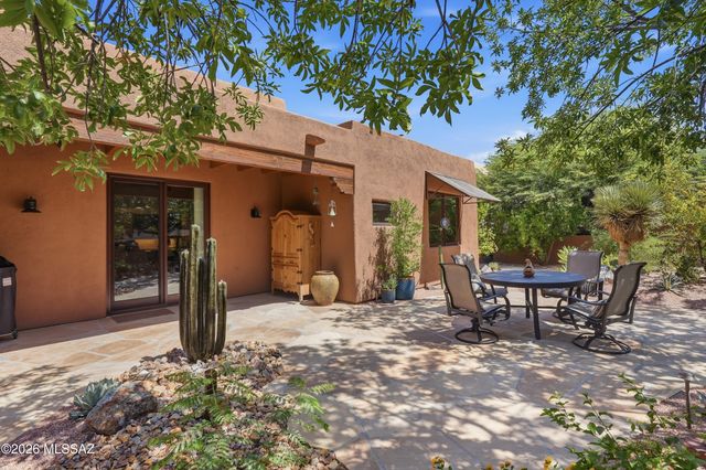 929 N Leutea Drive, Tucson, AZ 85745