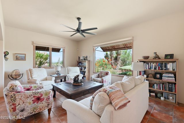 929 N Leutea Drive, Tucson, AZ 85745