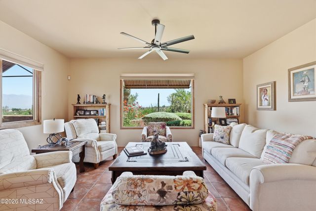 929 N Leutea Drive, Tucson, AZ 85745