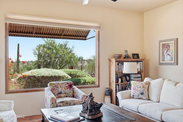 929 N Leutea Drive, Tucson, AZ 85745