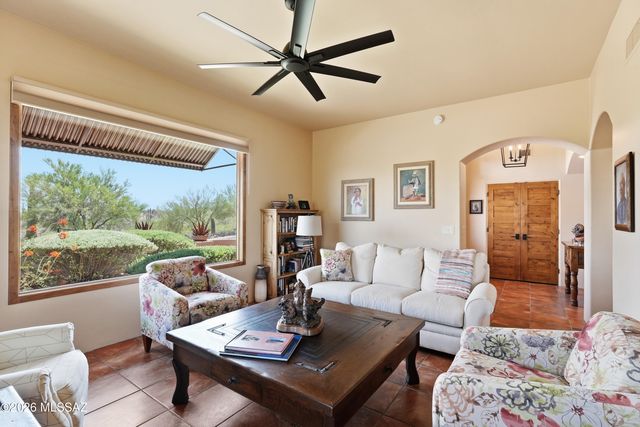 929 N Leutea Drive, Tucson, AZ 85745