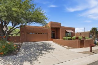 929 N Leutea Drive, Tucson, AZ 85745
