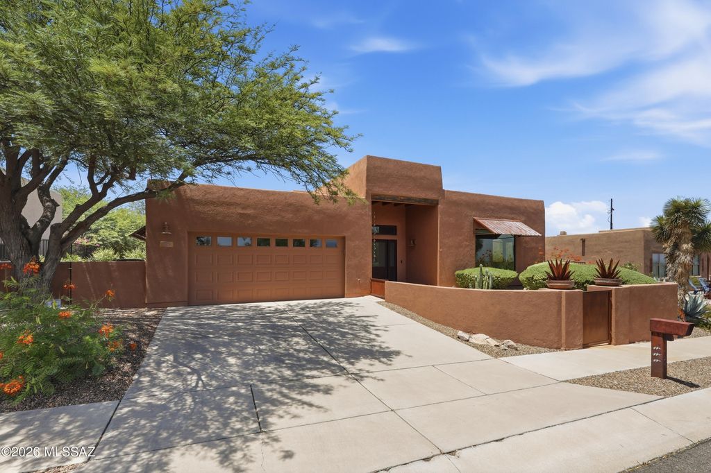 929 N Leutea Drive, Tucson, AZ 85745
