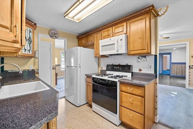 27 Nadine Rd, Brockton, MA 02302