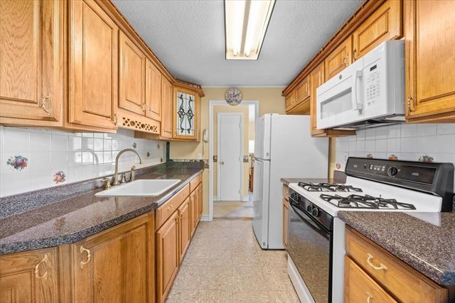 27 Nadine Rd, Brockton, MA 02302