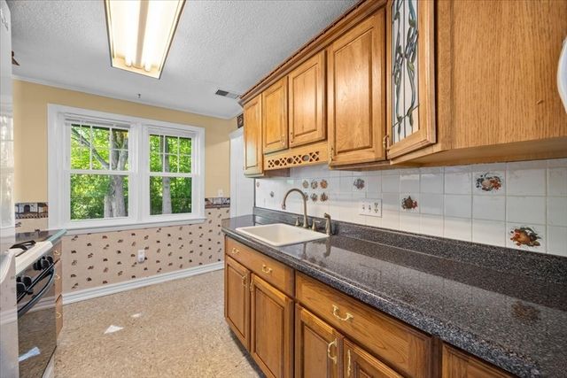 27 Nadine Rd, Brockton, MA 02302