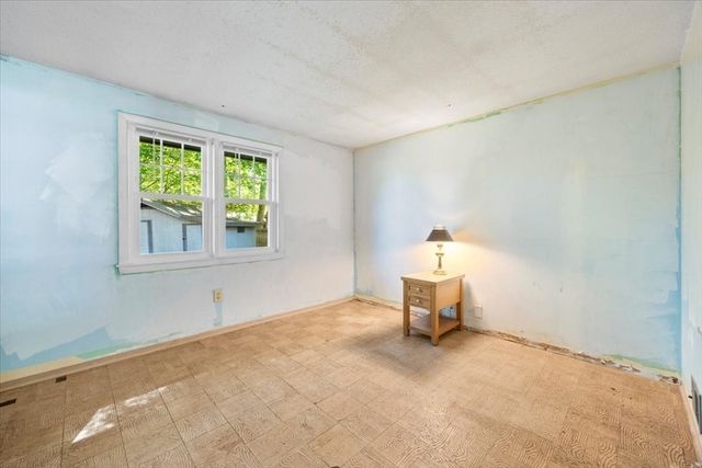 27 Nadine Rd, Brockton, MA 02302