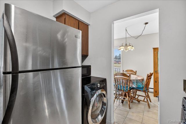 1878 Colonial Village Way 4, Waterford Charter Township, MI 48328